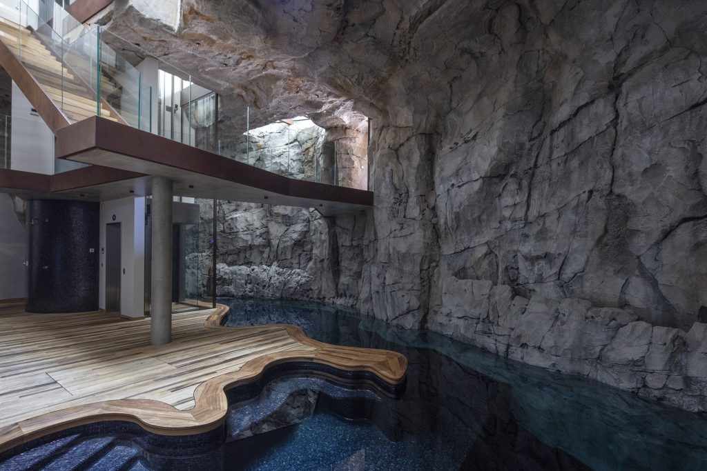 PARISER ARCHITEKT JEAN-PIERRE LOTT REALISIERT FELSENHAUS IN MONACO